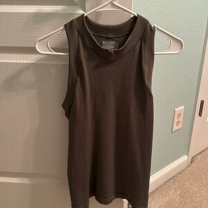 Athleta renew form fitting stretchy racer back tank size large, color green